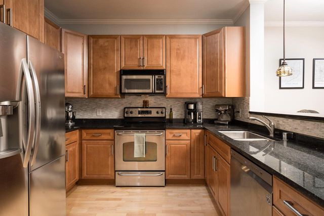 3930 S Lake DRIVE #411, Saint Francis, WI 53235