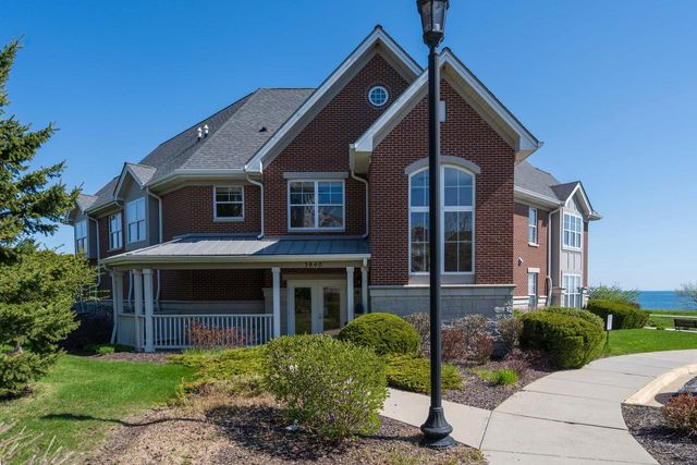3930 S Lake DRIVE #411, Saint Francis, WI 53235