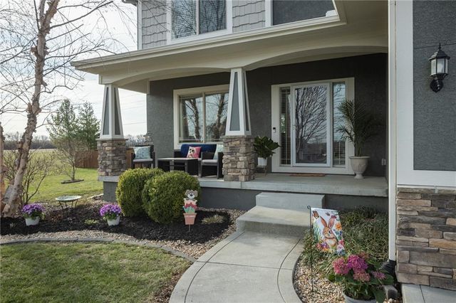 104 SW Greenbriar Drive, Blue Springs, MO 64064