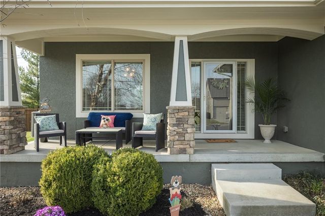104 SW Greenbriar Drive, Blue Springs, MO 64064