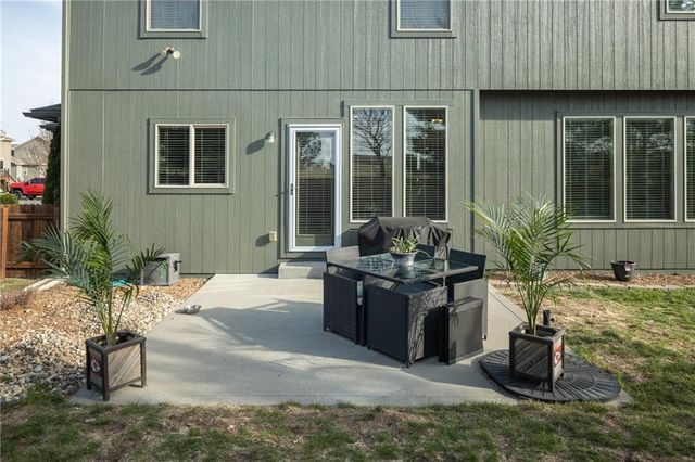 104 SW Greenbriar Drive, Blue Springs, MO 64064