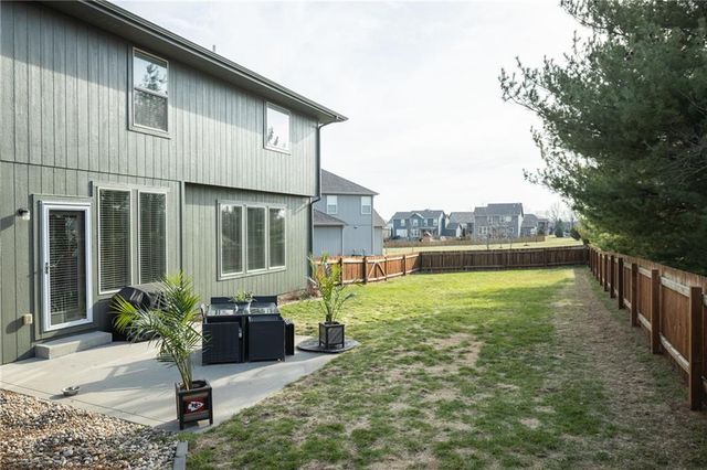 104 SW Greenbriar Drive, Blue Springs, MO 64064