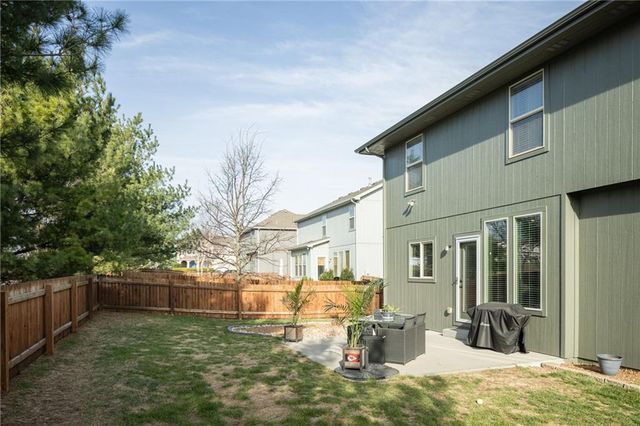104 SW Greenbriar Drive, Blue Springs, MO 64064