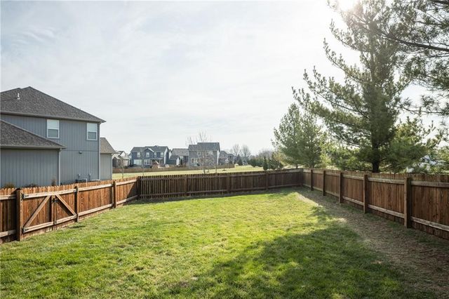 104 SW Greenbriar Drive, Blue Springs, MO 64064