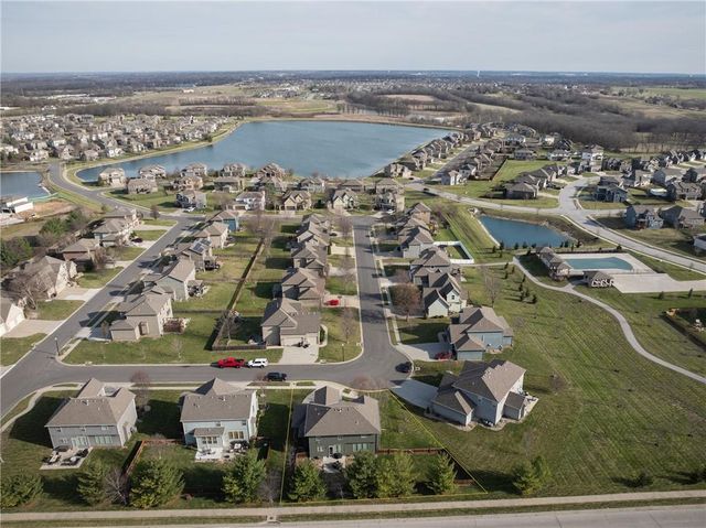 104 SW Greenbriar Drive, Blue Springs, MO 64064