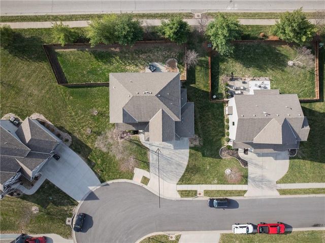 104 SW Greenbriar Drive, Blue Springs, MO 64064