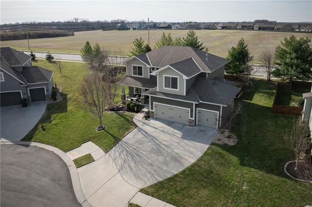 104 SW Greenbriar Drive, Blue Springs, MO 64064