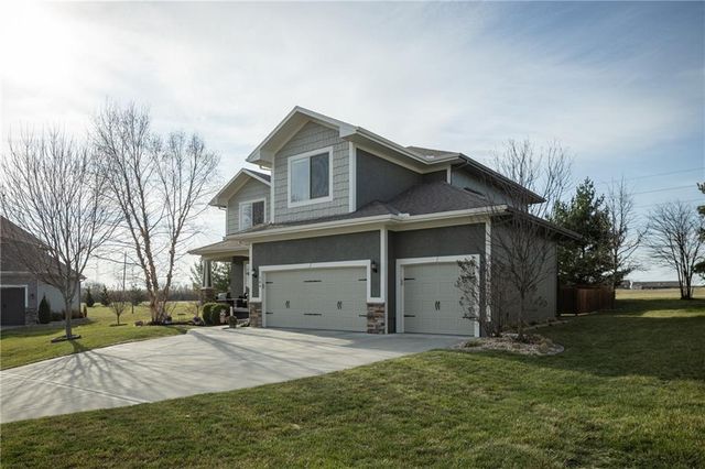 104 SW Greenbriar Drive, Blue Springs, MO 64064