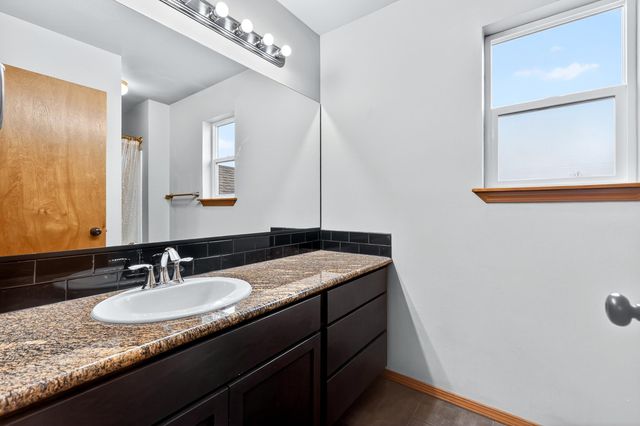 1003 S Henry Rd, Greenacres, WA 99016