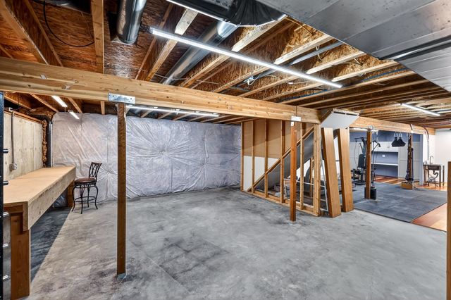 1003 S Henry Rd, Greenacres, WA 99016