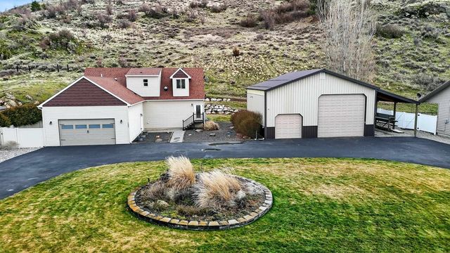 1003 S Henry Rd, Greenacres, WA 99016