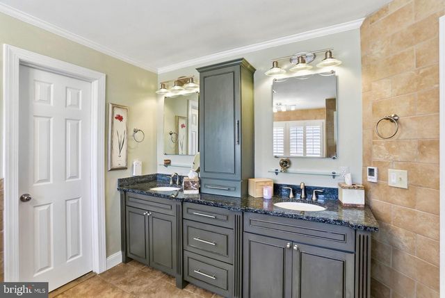 1235 TOTTENHAM CT, Reston, VA 20194