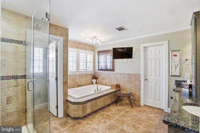 1235 TOTTENHAM CT, Reston, VA 20194