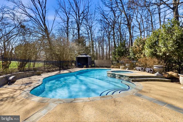 1235 TOTTENHAM CT, Reston, VA 20194