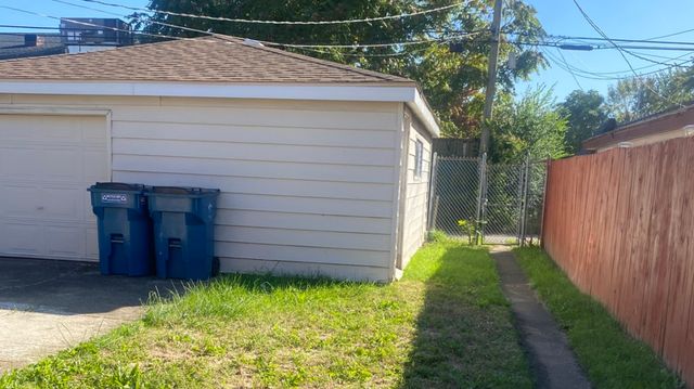 12321 S Green Street, Calumet Park, IL 60827