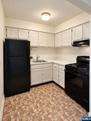 565 GROVE Street B-9, Clifton, NJ 07013