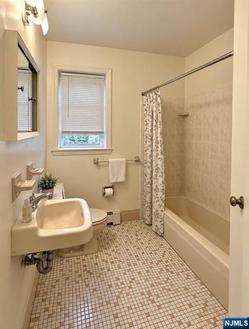 565 GROVE Street B-9, Clifton, NJ 07013