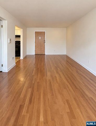 565 GROVE Street B-9, Clifton, NJ 07013
