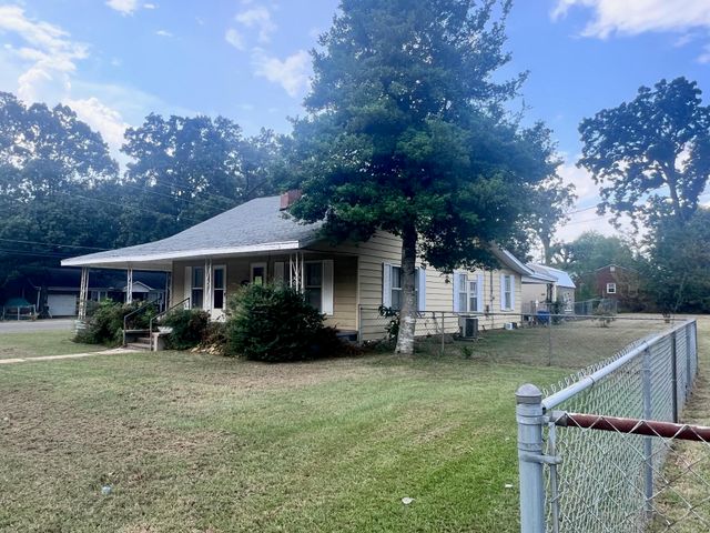 310 FAIRGROUND ST, Savannah, TN 38372