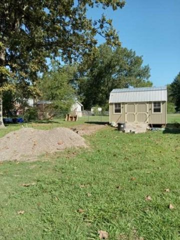 310 FAIRGROUND ST, Savannah, TN 38372