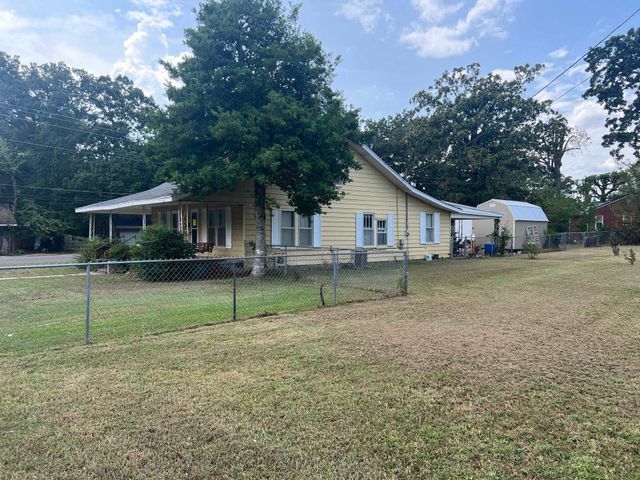 310 FAIRGROUND ST, Savannah, TN 38372