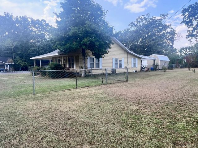 310 FAIRGROUND ST, Savannah, TN 38372