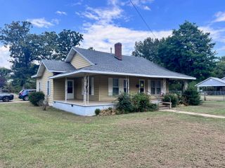 310 FAIRGROUND ST, Savannah, TN 38372