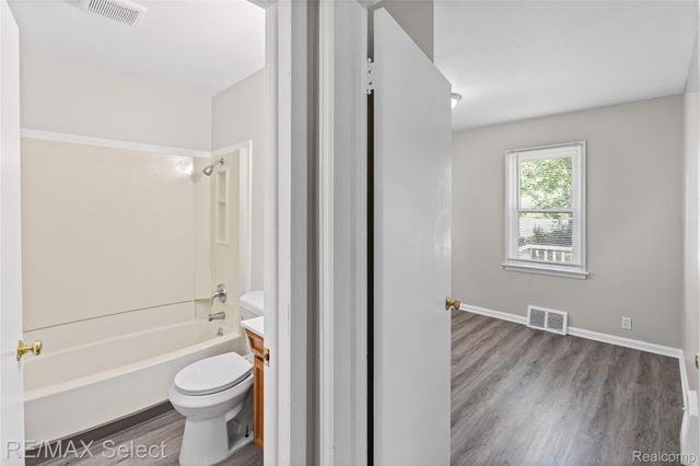 4305 Pengelly Road, Flint, MI 48507