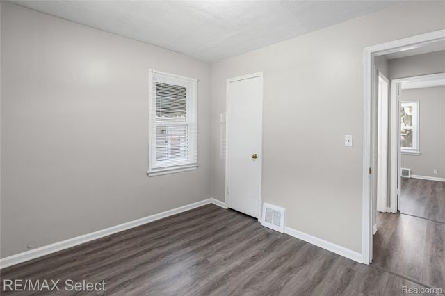 4305 Pengelly Road, Flint, MI 48507