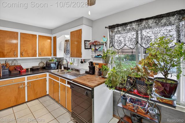 9012 Roosevelt Street, Taylor, MI 48180