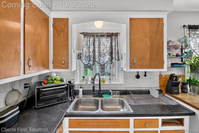 9012 Roosevelt Street, Taylor, MI 48180