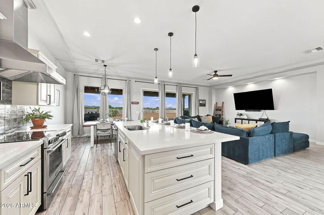 23008 W PEAKVIEW Road, Wittmann, AZ 85361