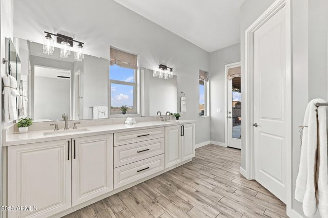 23008 W PEAKVIEW Road, Wittmann, AZ 85361