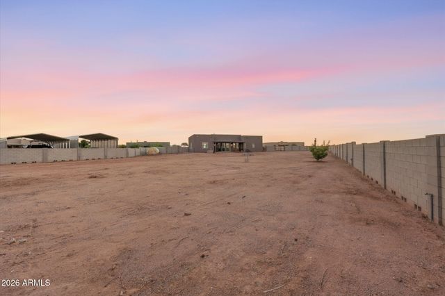 23008 W PEAKVIEW Road, Wittmann, AZ 85361
