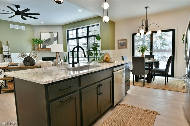 248 Robbies Run, Cortland, OH 44410