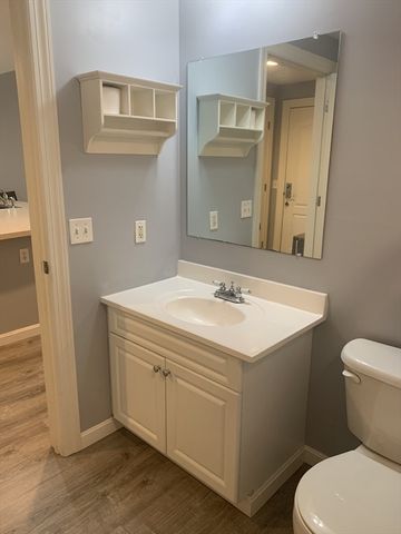 614 Pond St 1214, Braintree, MA 02184