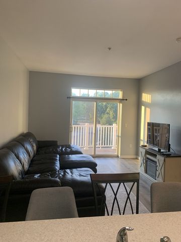 614 Pond St 1214, Braintree, MA 02184