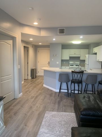 614 Pond St 1214, Braintree, MA 02184