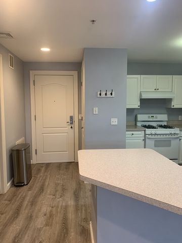 614 Pond St 1214, Braintree, MA 02184