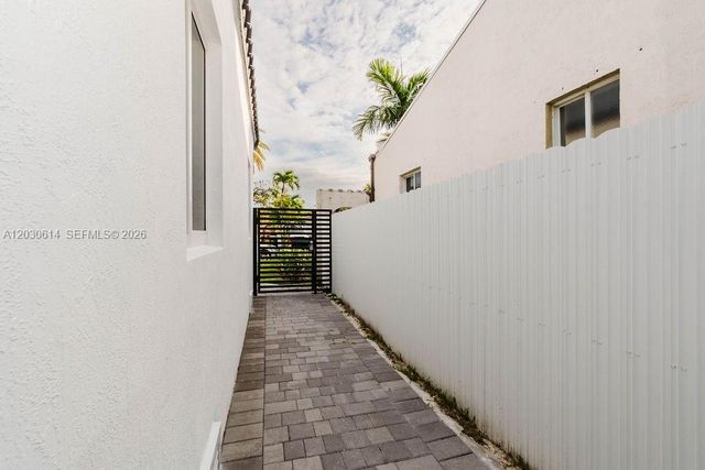 2101 SW 16th Ter, Miami, FL 33145