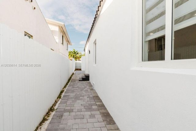 2101 SW 16th Ter, Miami, FL 33145