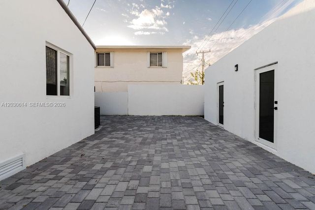2101 SW 16th Ter, Miami, FL 33145