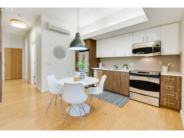 1455 N KILLINGSWORTH St 417, Portland, OR 97217