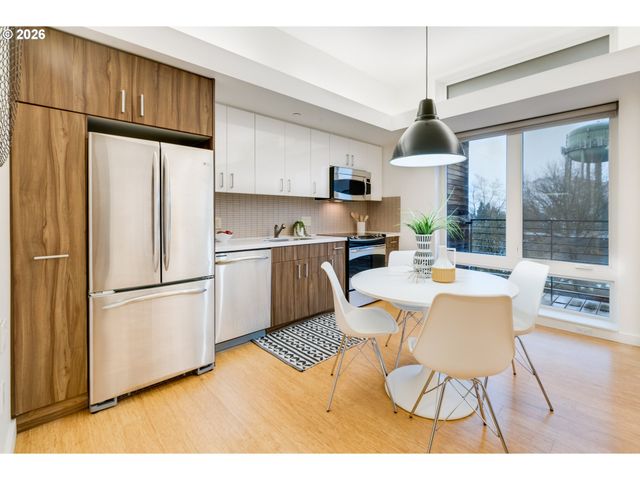 1455 N KILLINGSWORTH St 417, Portland, OR 97217