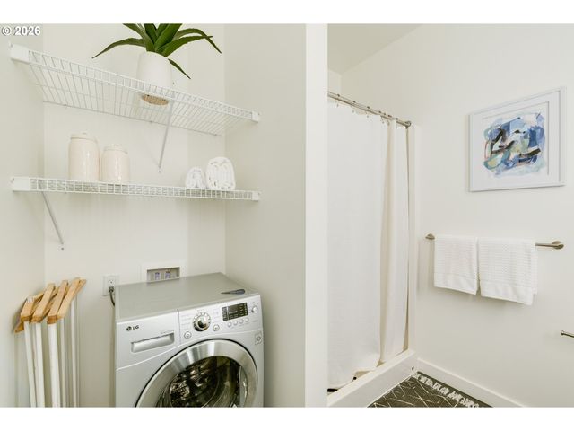 1455 N KILLINGSWORTH St 417, Portland, OR 97217