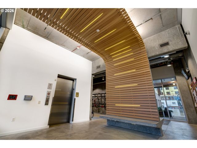 1455 N KILLINGSWORTH St 417, Portland, OR 97217