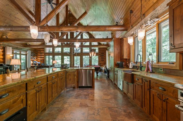 1635 Right Prong Blue Buck Road, Duck River, TN 38454