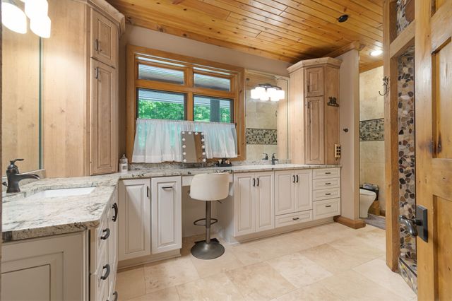 1635 Right Prong Blue Buck Road, Duck River, TN 38454