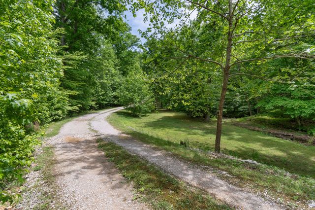 1635 Right Prong Blue Buck Road, Duck River, TN 38454