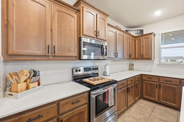 104 Oak Grove Drive, Rhome, TX 76078